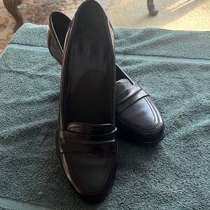 Elegant Dark BrownWomen's Loafers by Clarks. US 8.5.